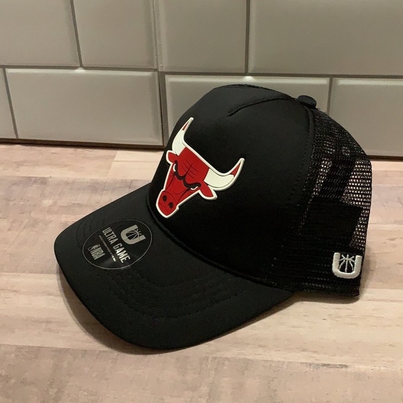 Chicago Bulls Ultra Game SnapBack Trucker Hat NWT - Picture 2 of 6